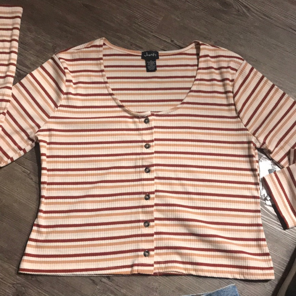 Boxy, ribbed button up - Picture 3 of 3
